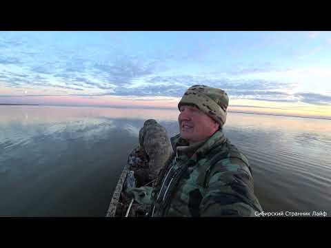 Видео: Опять ломаем лед лодкой, в надежде найти утку.