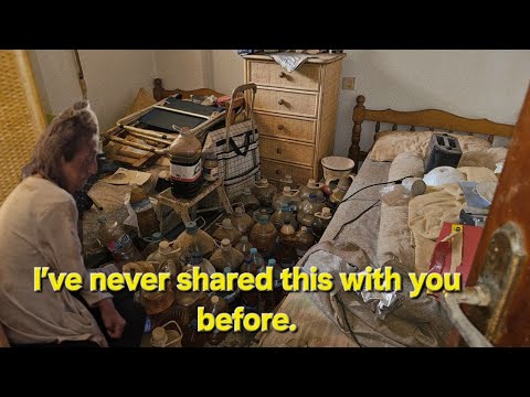 Видео: Экстремальная уборка: 71-летняя женщина живёт без воды и электричества