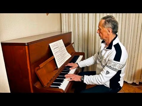 Видео: Михаил Задорнов читает стихотворение "Идут белые снеги"