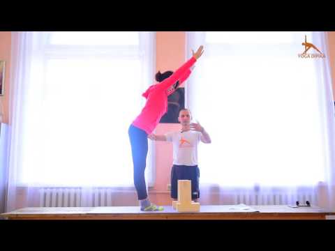 Видео: Уттанасана МК "30 асан для домашней практики". Йога Айенгара в Днепре