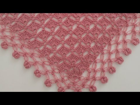 Видео: Как сделать треугольную шаль - Схема вязания шали крючком для начинающих - Вязаная шаль крючком