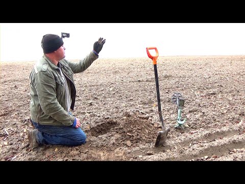 Видео: Мужик на поле выкопал метеорит!