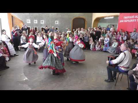 Видео: Образцовый коллектив фольклорный ансамбль «Родничок». Парно-бытовые танцы.