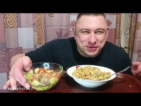 Видео: мукбанг/обжор/перловка тушёная с мясом и овощной салат/mukbang/