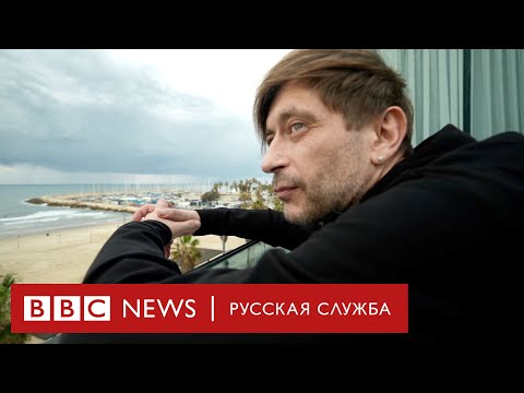 Видео: Лёва «Би-2»: «Нам сказали, что это заказ русского консула» | Интервью Би-би-си