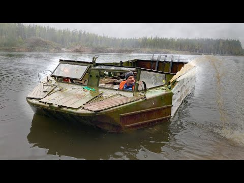 Видео: Катер на гусеницах поплыл после 20 лет простоя