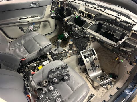 Видео: Замена моторчиков управления режимами климат-системы на Volvo s40.