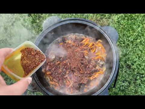 Видео: Плов в казане на костре!