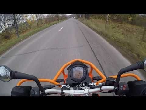 Видео: KTM DUKE 125 С ПАССАЖИРОМ В СУММЕ 150 КГ