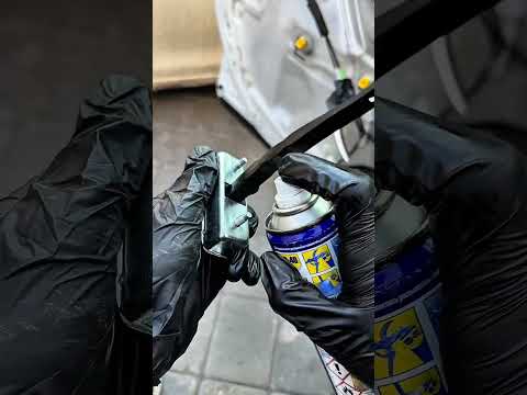 Видео: Toyota Camry 70 | Замена и уход за ограничителями дверей