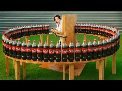 Видео: РАЗРУБИЛ 100 БУТЫЛОК КОКА-КОЛЫ ОДНИМ УДАРОМ!