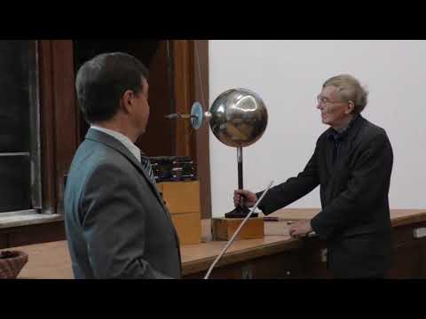 Видео: Поляков П. А. - Электромагнетизм - 3. Формула Стокса. Электрический диполь