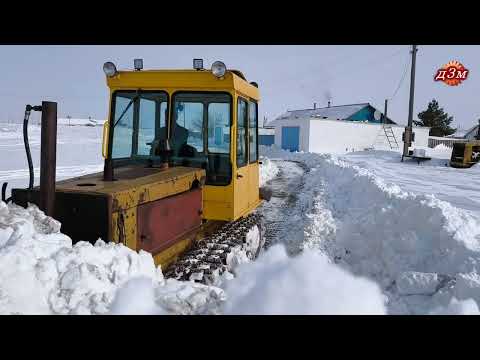 Видео: Трактор Дт-75. Бульдозерные работы.