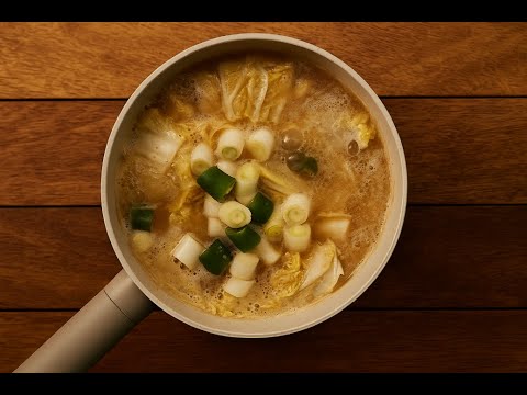 Видео: История о том, как мы ели вместе в октябре 🍲 Капустный суп и яичный рулет