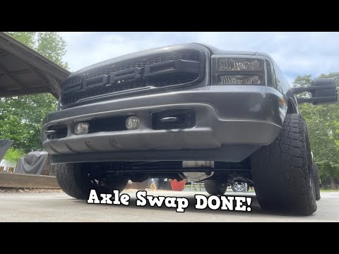 Видео: Замена пружинного моста 2002 F-250 4x4, финальная стадия — установка переднего моста, пружины с п...