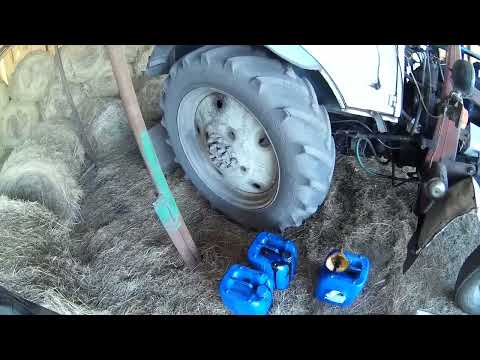 Видео: Пришёл менять масло, а тут нежданчик. Меняю масло в КПП ЮМЗ-6АЛ, о масле, шинах и кабине.