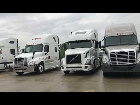 Видео: 515 Дальнобой США. Тренируем студента. Обзор волво и каскадии. Суббота в Чикаго