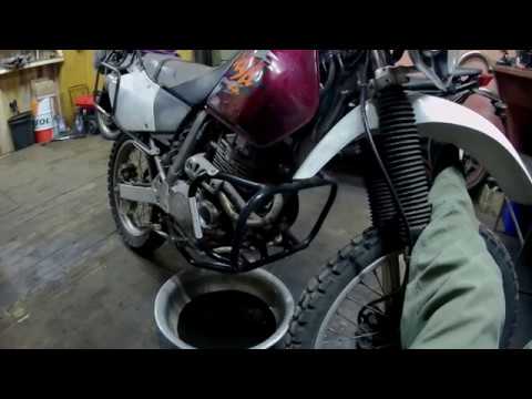 Видео: АВТО МАСЛО в МОТОЦИКЛ на примере HONDA XR / РаботА "ЛАВРА" и что-то еще