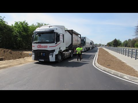 Видео: Буферният паркинг в Русе е пълен, изви се опашка от излизащи камиони