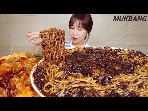 Видео: титр) Black bean sauce noodles Green onion kimchi Fried Shrimp in Hot sauce REAL SOUND ASMR MUKBANG
