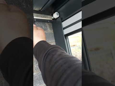 Видео: Монтаж рольворот и регулировка концевых положений.