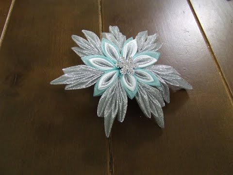 Видео: Снежинка. Новогодняя  СНЕЖИНКА из ткани и атласных лент в стиле канзаши