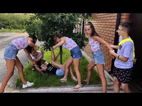 Видео: Опять в лагере! Аню выгнали!!