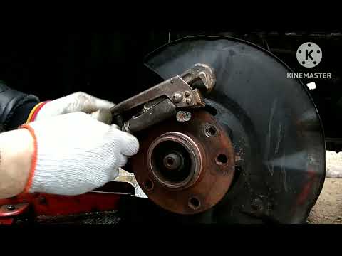 Видео: Обломанные болты колёса , Высверливаю и Выкручиваю обломыши.  Т5 каравелла.
