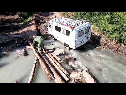 Видео: Вброд через реку Актру 