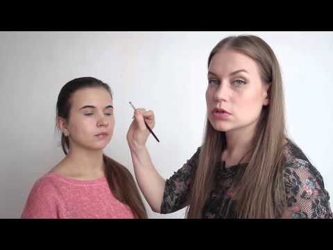 Видео: Как правильно окрашивать брови хной. Видеоинструкция.