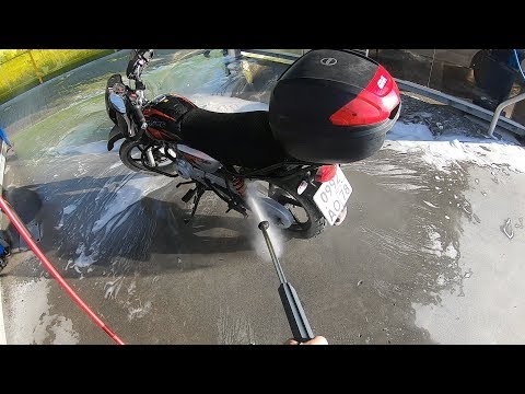 Видео: Bajaj Boxer BM150X - Нулевое ТО. Миф про замену обкаточного масло развеян.