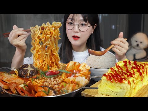 Видео: Budae Jjigae (острая тушеная колбаса) и яичный рулет Mukbang Asmr