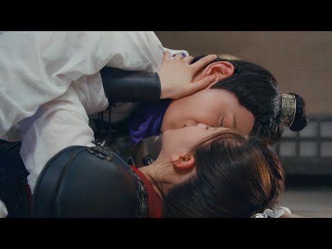 Видео: Принц отравился и умер. Принцесса целует и тело, чтобы спасти его