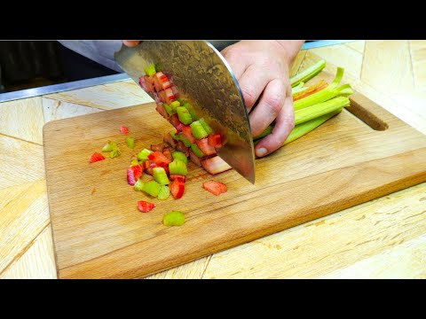 Видео: Насыпной пирог с Ревенем на песочном тесте. Crumble recipe