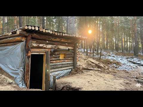 Видео: ПЕРВАЯ НОЧЬ В ЛЕСНОЙ ХИЖИНЕ | СТРОЙКА ВЫШЛА НА ФИНИШ