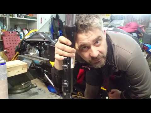 Видео: [ВРемонте]Kawasaki ZX6R 2001|ремонт вилки (часть 6)