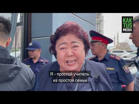 Видео: Владелица кафе "Батуми" бросилась под экскаватор во время сноса