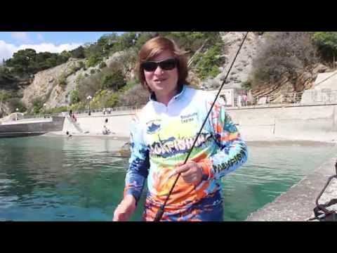 Видео: Морская рыбалка на камнях