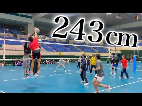 Видео: (Волейбол) Я впервые за долгое время сыграл в партию 243 см.