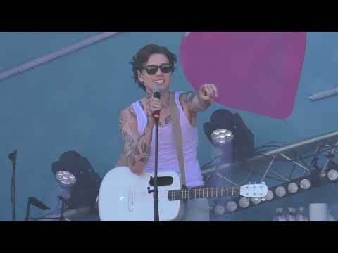 Видео: XOLIDAYBOY (Иван Ржевский) в Санкт-Петербурге