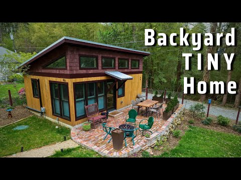 Видео: Этот крошечный домик ADU доказывает, что продуманный дизайн имеет решающее значение!