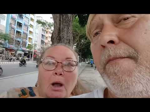 Видео: Нячанг. Снимаем деньги с карты МИР через банкомат VRB.