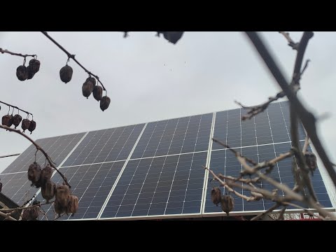 Видео: Оптимальная СЭС для дома.Зачем куча панелей?!Здесь бы с 4-х все забрать.Полностью отказался от сети!