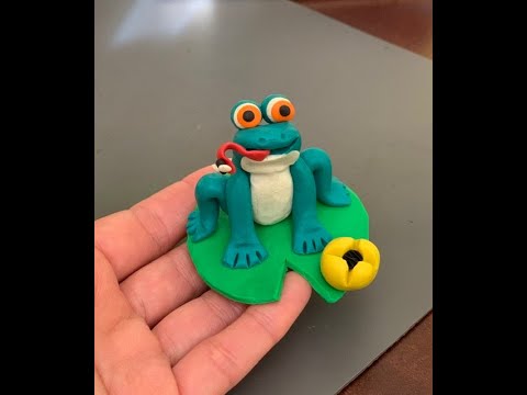 Видео: Лепим из пластилина лягушку. Для детей от 5-8 лет.