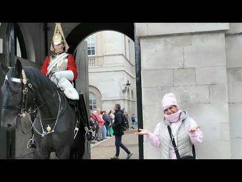 Видео: Карен сегодня вернулась в Horse Guard