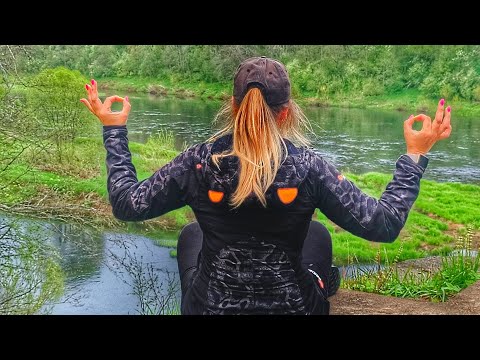 Видео: Пока искала форель на дикой речке, узнала как ловят  Голавля на хлеб!