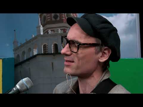 Видео: Весь мир на ладони. Поёт Василий Уриевский