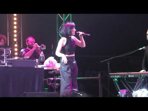 Видео: Певица Ёлка в Доброграде на большом воздушном шаре + куплет прованса