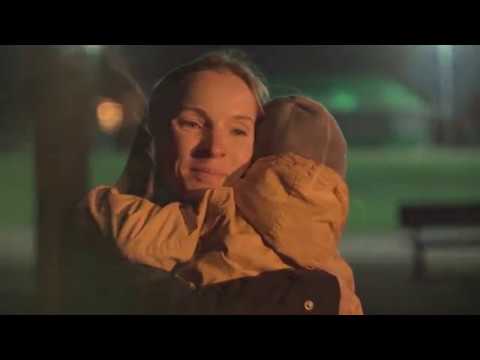 Видео: Мама — это слово в сердце каждого из нас. Стихи про маму. День Матери