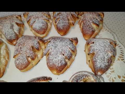 Видео: Сдобные булочки "Листочки" с яблоками и корицей